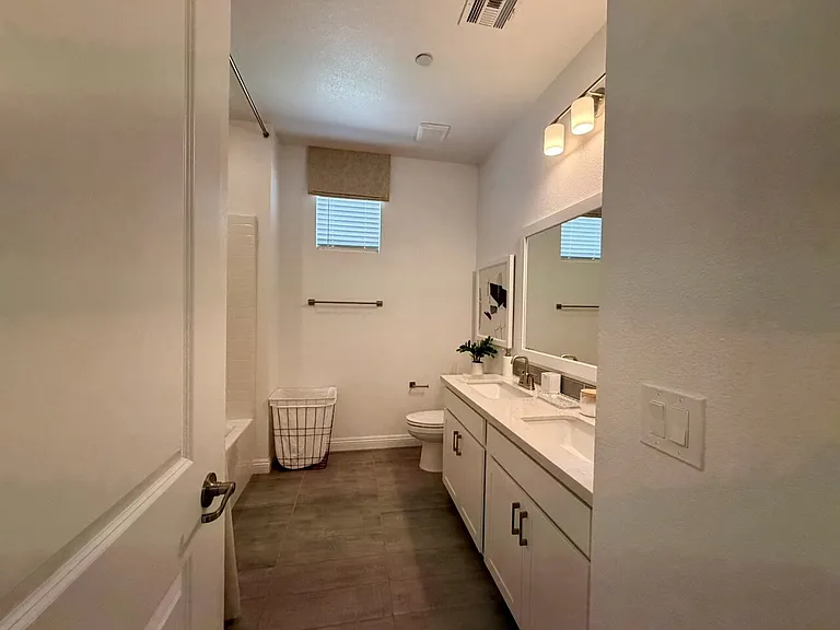 802 Royal Beekman St — Photo 43