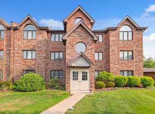 8771 Waterfront Dr APT 3B, Palos Hills, IL 60465
