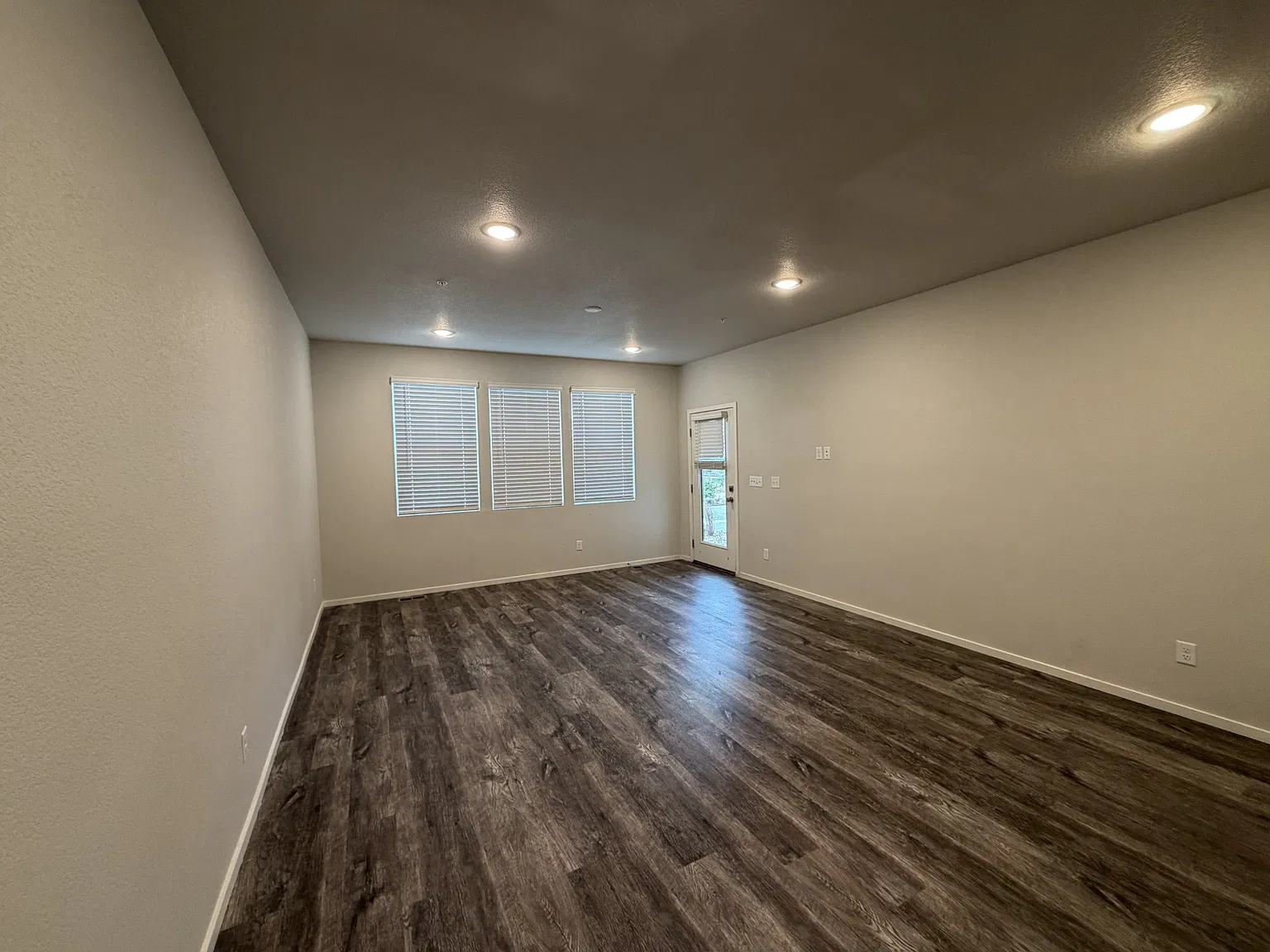 1 bed, 868 sqft, $2,200 — Photo 1