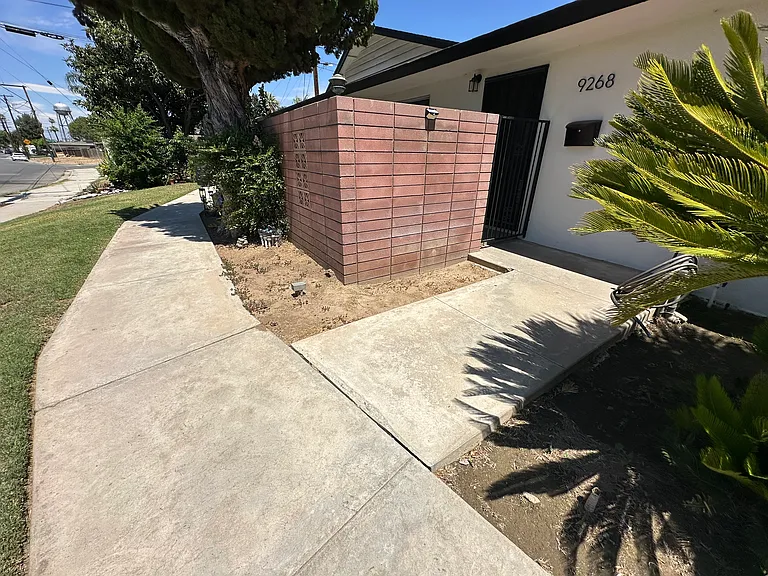 9268 Andrew St — Photo 3