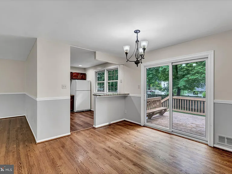 14715 Lock Dr — Photo 4
