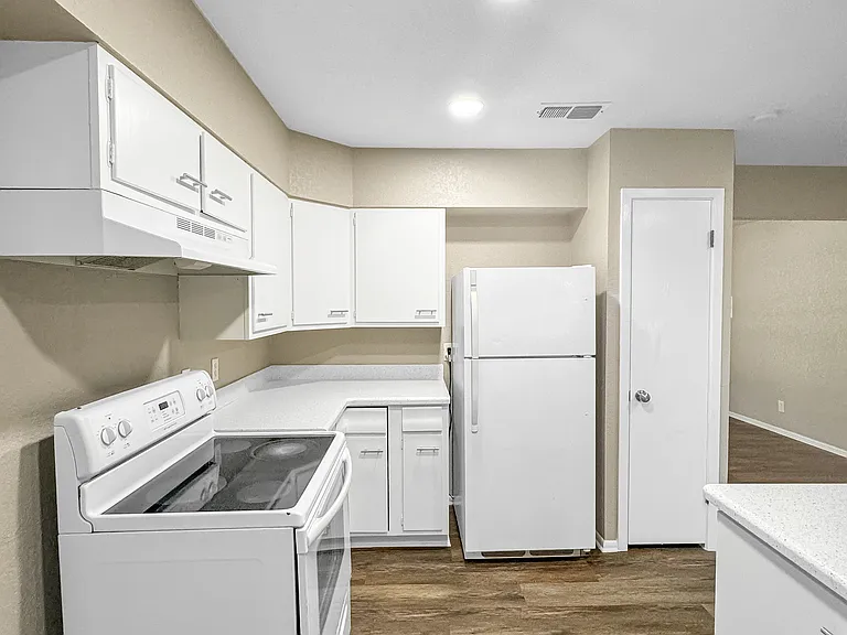 310 Mahota Dr — Photo 12