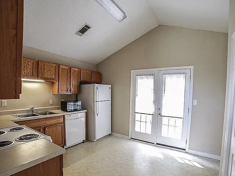 220 Harvest Way — Photo 2