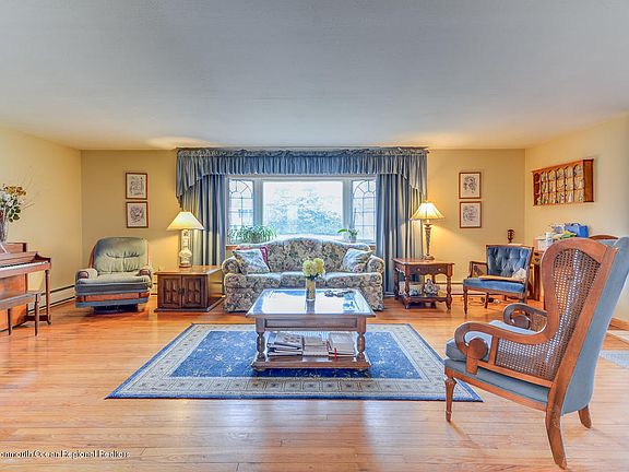 5th image of 61 Shady Nook Dr