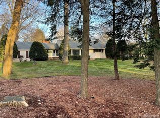 6477 Sunningdale Dr, Bloomfield Hills, MI 48301