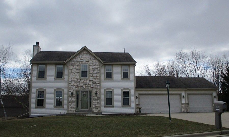 1st image of 628 Woodland Cir