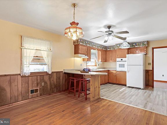 3rd image of 550 Bucks Mill Rd