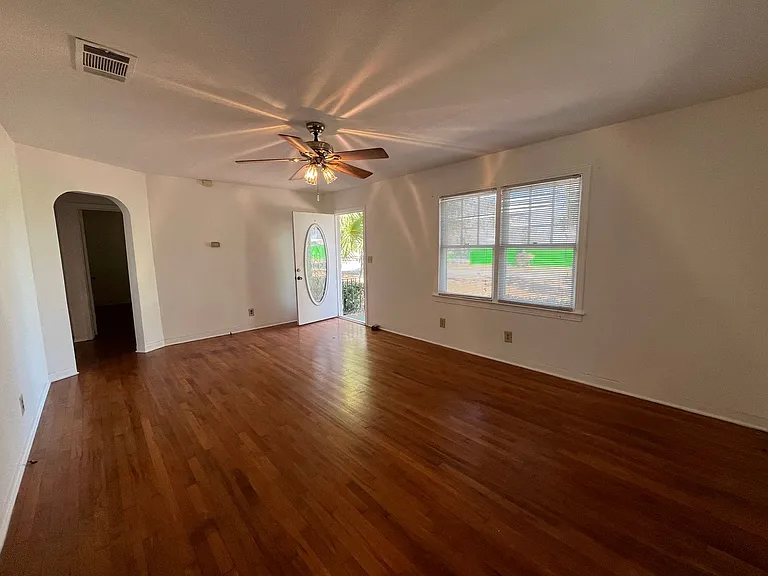 307 Parshley St SW — Photo 2