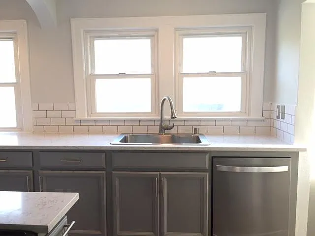2 bed, 1050 sqft, $3,995 — Photo 3