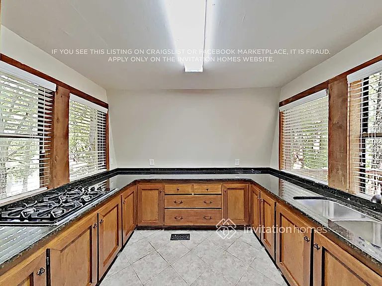 2955 Pond View Ct — Photo 8