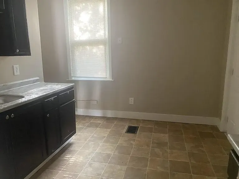 4570 Hamilton Ave — Photo 10