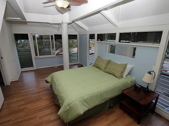 2nd Bedroom with queen bed