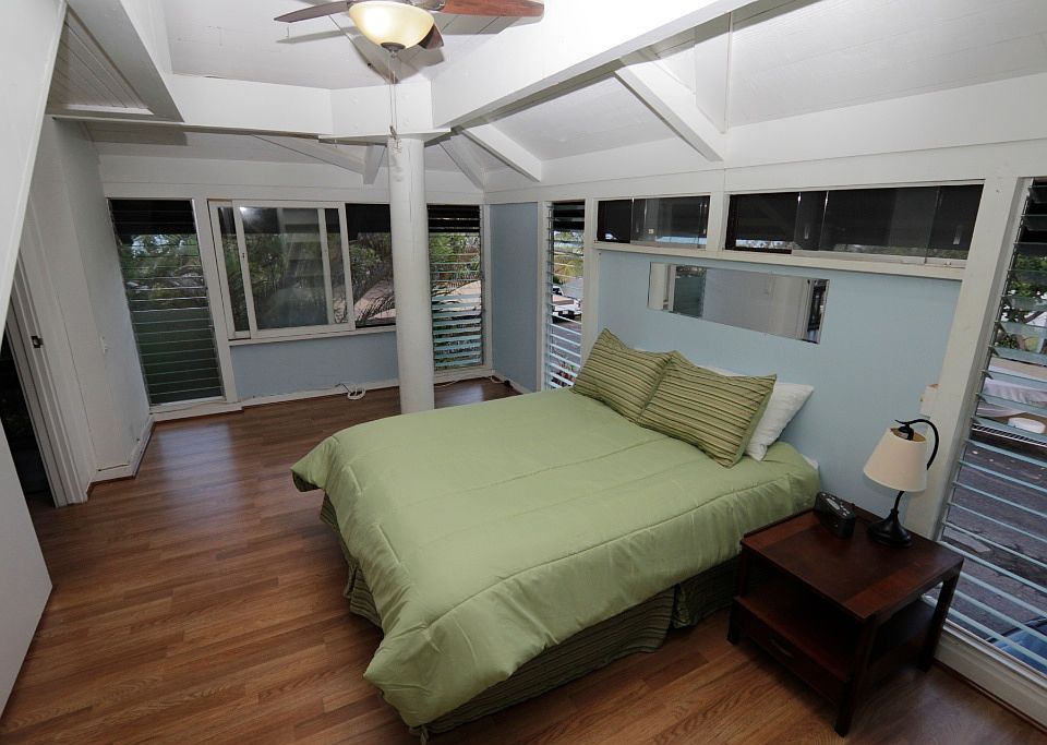 2nd Bedroom with queen bed