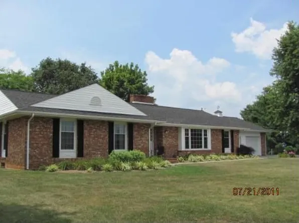 135 Panther Creek Rd, Dugspur, VA 24325