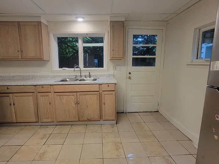 119 Eno St — Photo 15