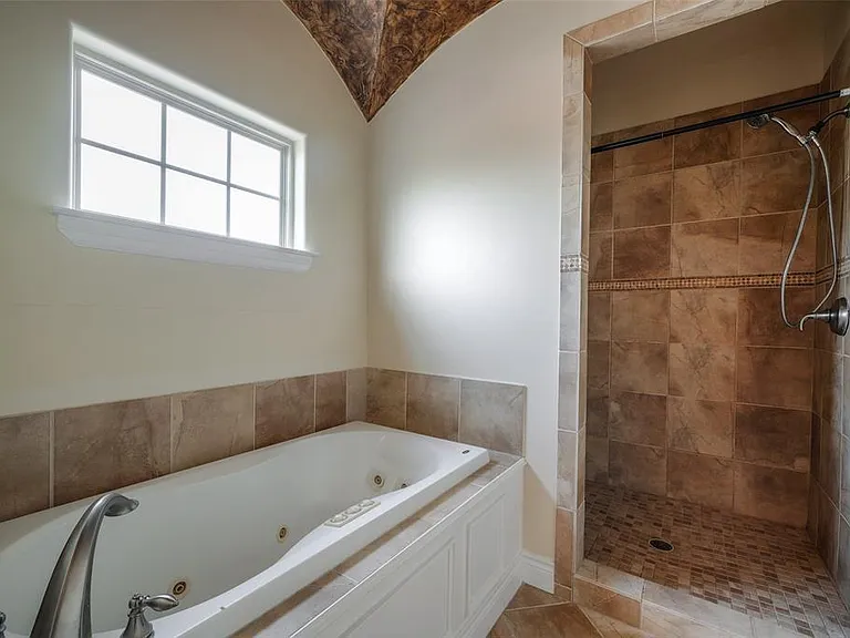 4218 Drake St #B — Photo 23