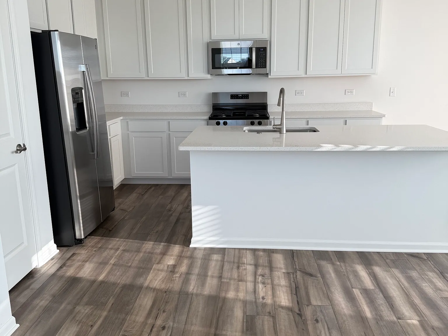 3 bed, 1717 sqft, $2,800 — Photo 2