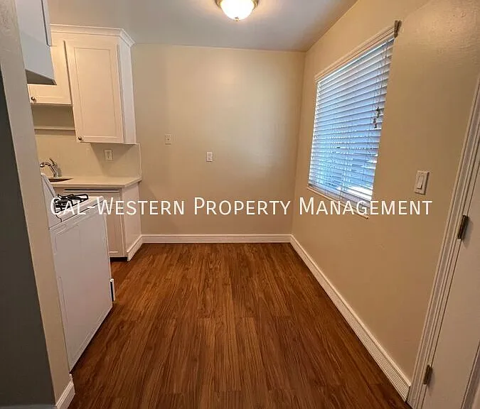 280 N 8th St #4 — Photo 5