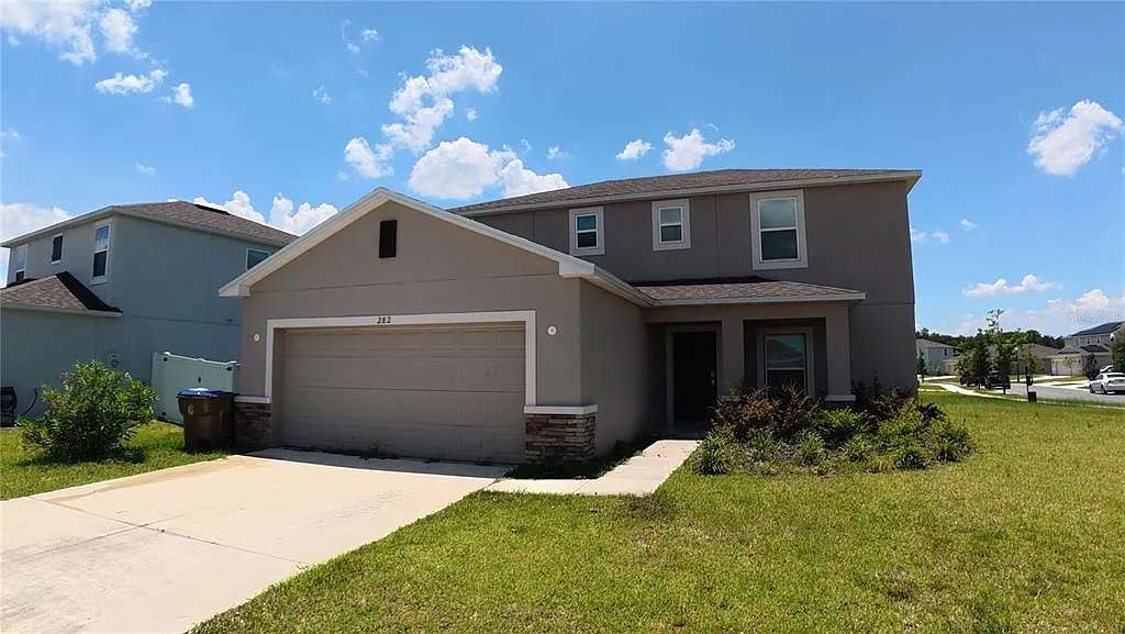 4 bed, 2.5 bath, 2168 sqft, $2,300 — Photo 2