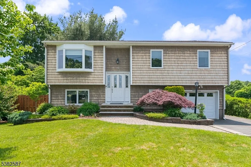 16 Arlington Ave photo 1