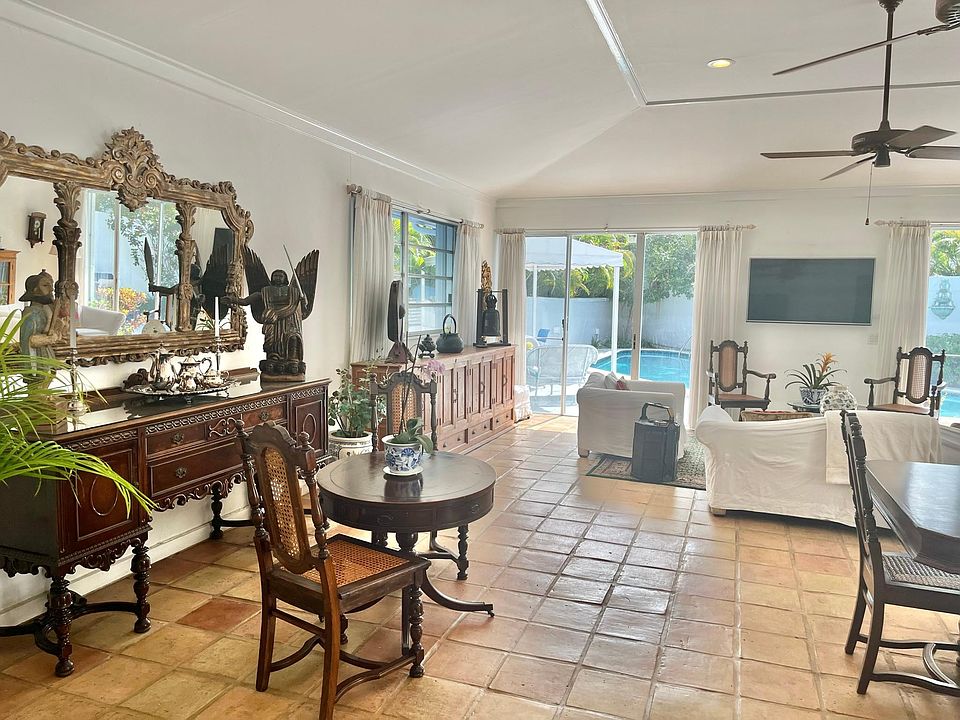 Open area, overlooking the pool