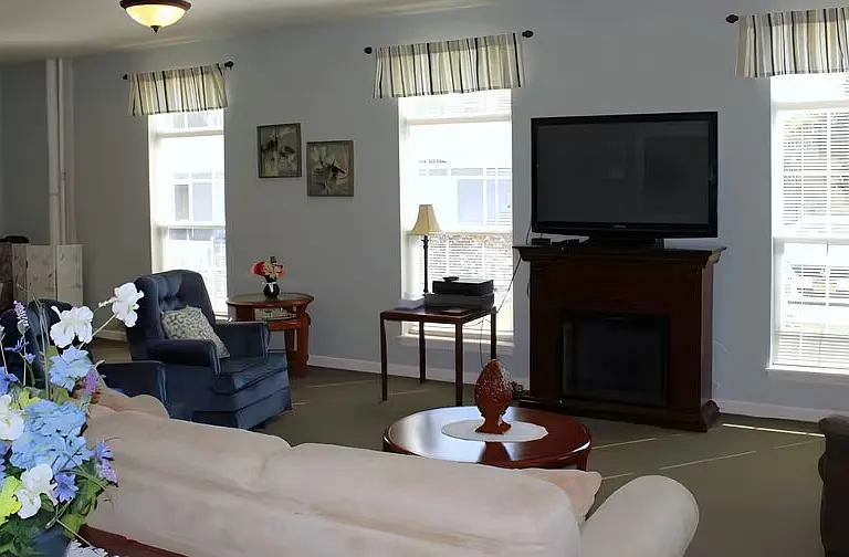 Brook Pointe — Photo 3