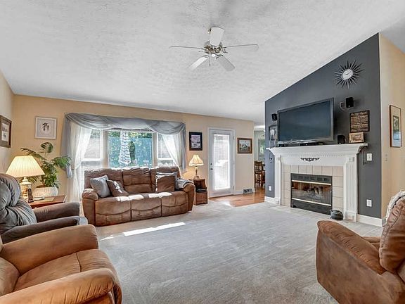 4th image of 4190 Bennett Dr