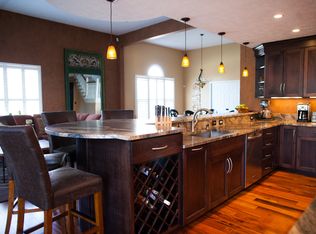 17 S Hampton Cir, Rocky River, OH 44116