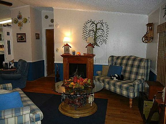 3rd image of 1060 Forest Dr