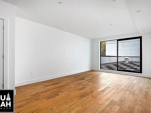 4th image of 499 Evergreen Ave #3C