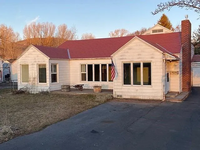 1541 Avalon St photo 1