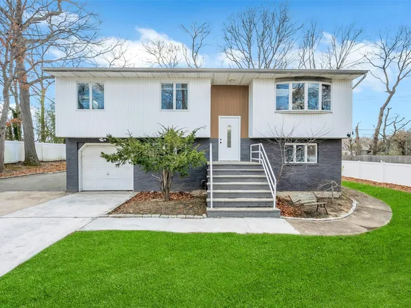 24 1st Court, Ronkonkoma, NY 11779