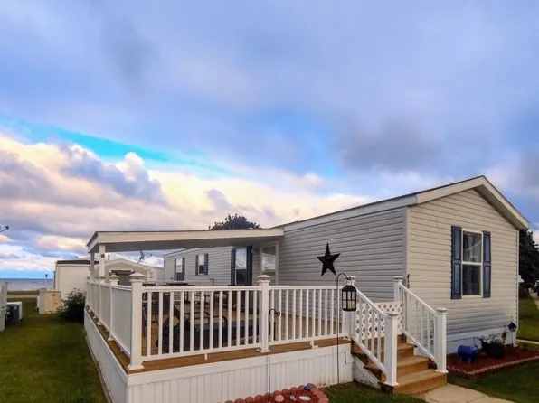 410 Silver Sand Dr, Pt Sanilac, MI 48469