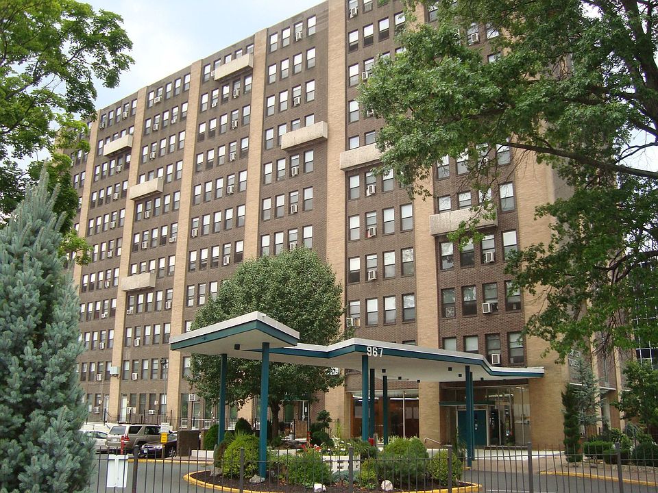 1st image of 967 Asylum Ave Ofc 1