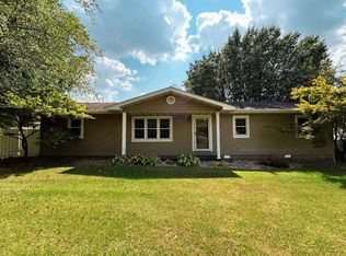 2 Watson Ln, Fairfield, IL 62837