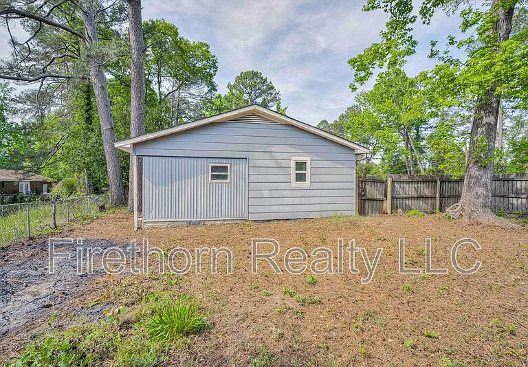 2719B Meadowbrook Dr — Photo 14