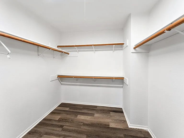 1202 Manorglen Dr — Photo 14