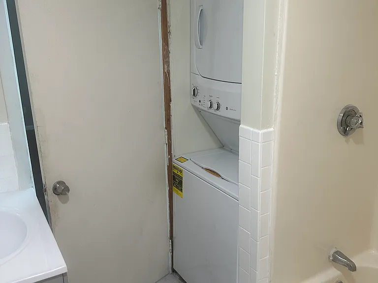 607 Charles St #2 — Photo 7