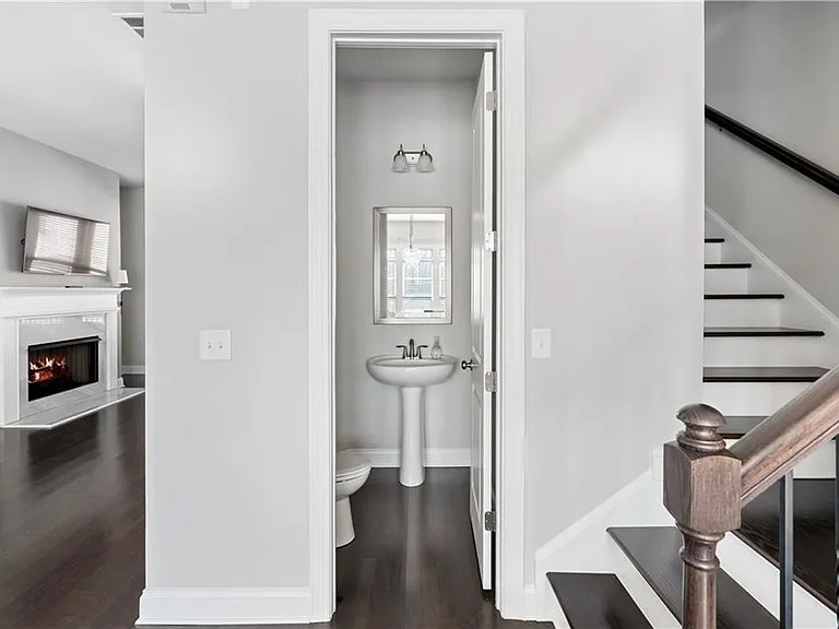 1302 Harris Way — Photo 4