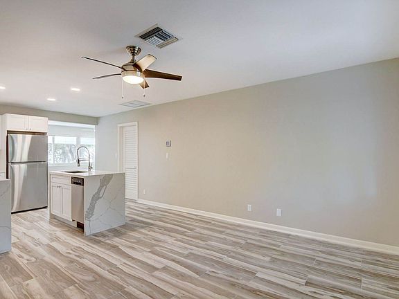 3rd image of 427 N Ocean Breeze