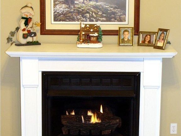 5th image of 215 Stoneside Dr