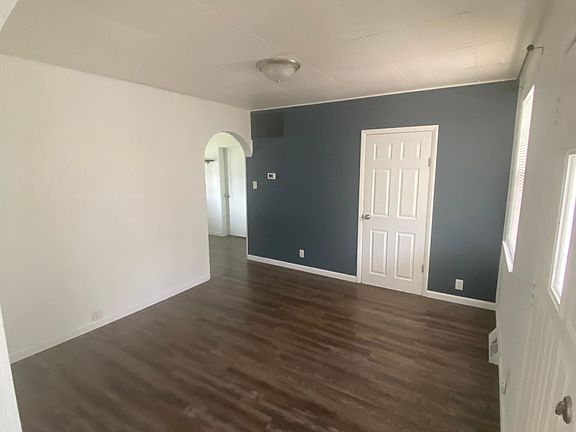 4th image of 1022 E Market St