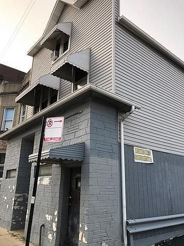 2nd image of 3043 W Belmont Ave