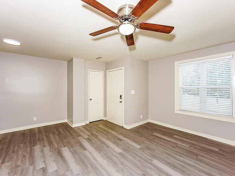 700 Robison Dr — Photo 6