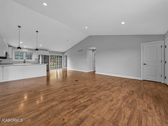 4th image of 4043 Westminister Dr