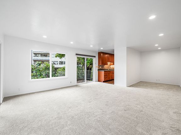 2nd image of 695 Mariposa Ave APT 201