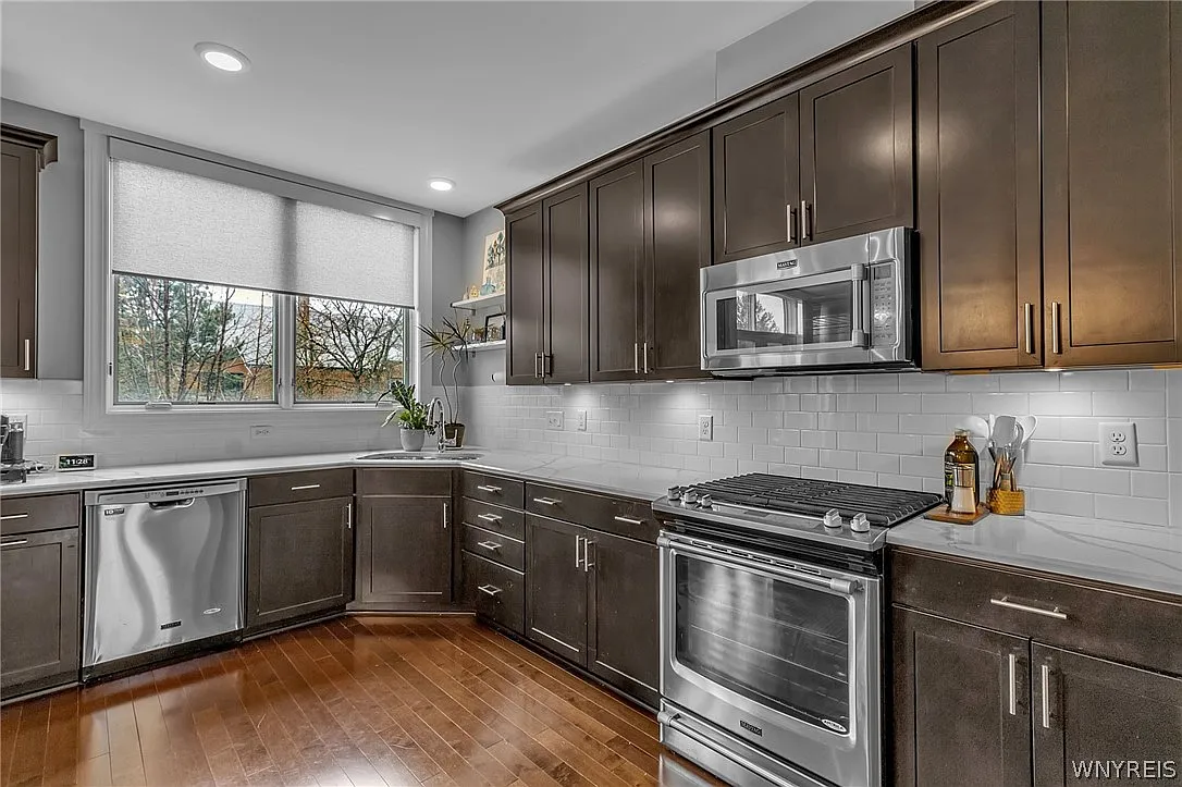 2 bed, 4.0 bath, 3224 sqft, $5,000 — Photo 3