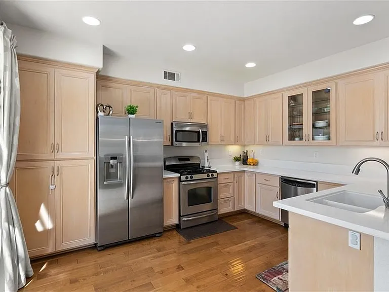 75 Parrell Ave — Photo 4