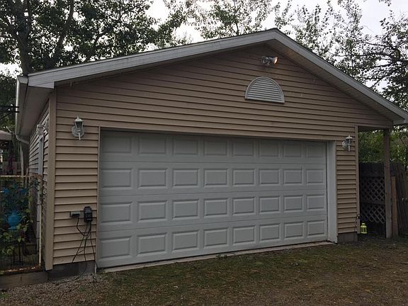 2nd image of 918 Cedar St