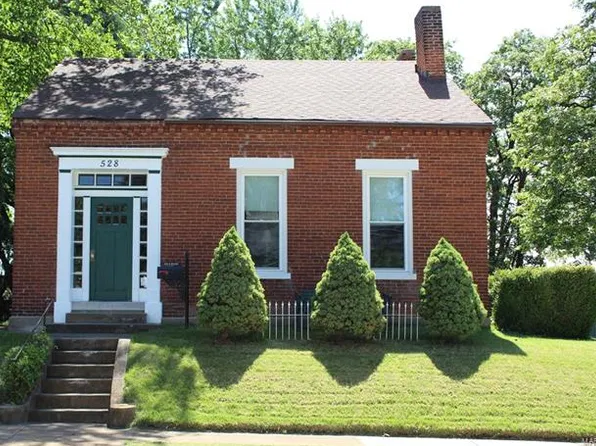 528 N Benton Ave, Saint Charles, MO 63301